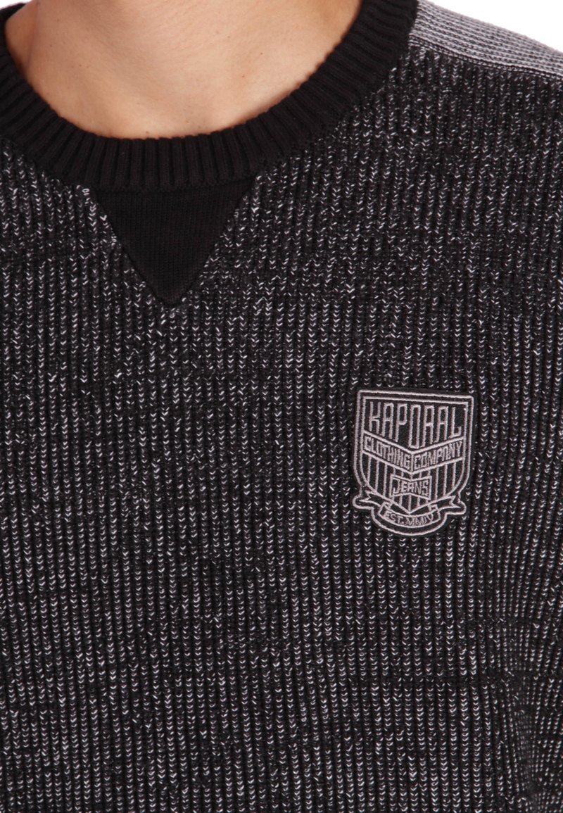 Kaporal Mit Ellenbogen Patches Strickpullover Black Schwarz Zalando De