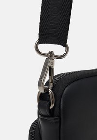 Valentino Bags BINANCE  - Τσάντα χιαστί - nero