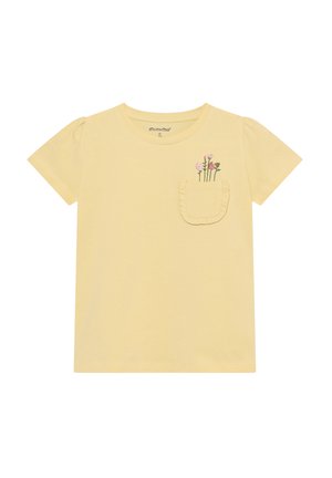 Gul bomuld T-shirt med korte ærmer, med en flæset lomme og blomsterbroderi i pink og grøn på brystområdet.