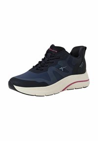 Sneaker sportivo blu scuro con tomaia testurizzata, accenti neri, suola intermedia bianca, dettagli rosa e colletto imbottito per il comfort.