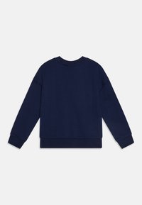 Felpa blu navy con maniche lunghe, scollatura rotonda e polsini a costine. Texture liscia, design casual e vestibilità rilassata.