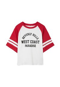 T-shirt blanc et rouge à manches courtes style baseball avec le texte "Beverly Hills West Coast Paradise" en noir sur le devant.