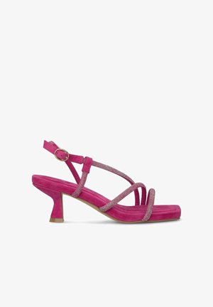 Roze suede hoge hakken sandalen met sprankelende banden, open teen en een blokhak. Voorzien van een smalle enkelband en een getextureerde voetbed.