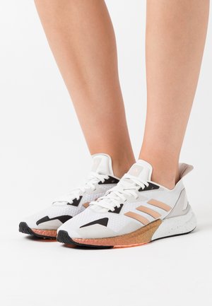 X9000L3 BOOST SPORTS RUNNING SHOES - Sneaker low - crystal white/copper metallic/clear black