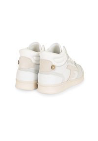 Witte hoge sneakers met beige accenten, met een soepel leren buitenkant, zachte stofvoering, gewelfde panelen en ronde hardwaredetail.