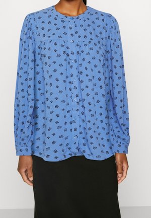 Blusa blu a maniche lunghe con colletto arrotondato. Caratterizzata da piccoli motivi floreali scuri e chiusura con bottoni sul davanti. Tessuto morbido; vestibilità comoda.