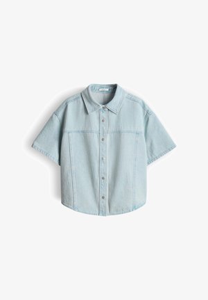 Lichtblauw denim overhemd met korte mouwen, knoopsluiting aan de voorkant, klassieke kraag en losse pasvorm.