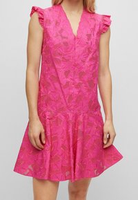 BOSS Koktejlové šaty / šaty na párty - pink