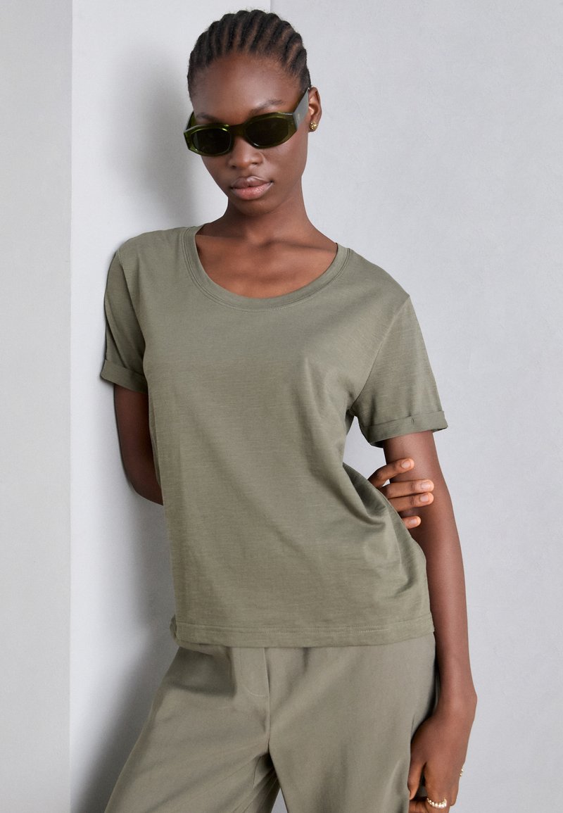 Esprit TEE - Camiseta básica - dark khaki