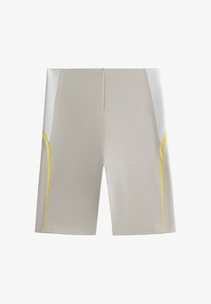 Moške kopalne hlače iz svetlo sive tkanine z belimi in rumenimi stranskimi detajli. Imajo gladko teksturo in kroj do sredine stegen.