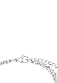 Cadena de plata esterlina con pequeños eslabones, que cuenta con un seguro cierre de langosta y un acabado pulido. Diseño sencillo con una textura brillante.