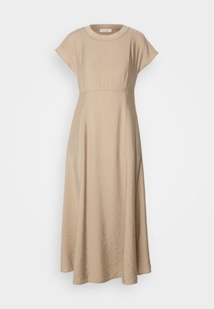 Beige midi ruha puha, textúrájú anyagból, kerek nyakkal, rövid ujjal és bővülő sziluettel, kihangsúlyozott derékkal.