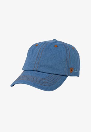 Gorra de béisbol de tela azul con visera curva, detalles en costura marrón y un pequeño parche con logo en el lateral. Correa trasera ajustable.