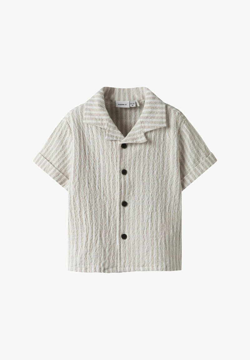 Kurzarmhemd aus cremefarbenem Textilgewebe mit feinen, vertikalen hellbraunen Streifen. Verfügt über einen Kragen und schwarze Knöpfe auf der Vorderseite.