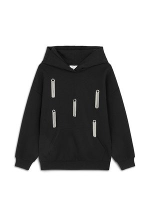 Schwarzer Kapuzenpullover aus Baumwolle, mit einer Fronttasche und sechs silbernen Metallakzenten, die Quasten ähneln. Lässige Passform mit großer Kapuze.