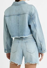 Stradivarius Chaqueta vaquera - light blue