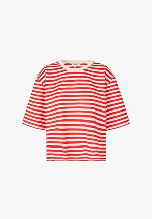 Piros és fehér csíkos, rövid ujjú póló kerek nyakkal, laza fazonnal és puha anyaggal. A csíkok egyenletesen elhelyezettek és vízszintesek.