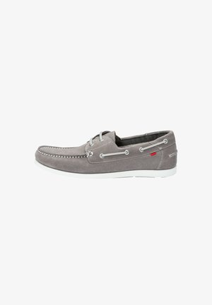 Graue Wildlederbootsschuhe mit weißer Gummisohle, kontrastierenden Nähten und Metallösen. Mit einem Slip-On-Design und einem gepolsterten Kragen für zusätzlichen Komfort.