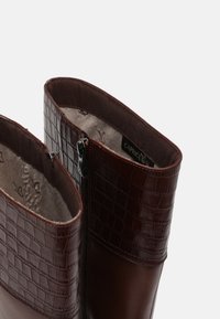 Thumbnail Image 6