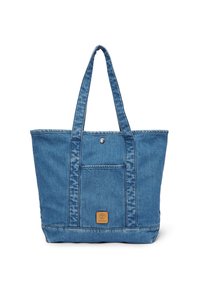 Blå denim totebag med lange håndtag, frontlomme med trykknap og Timberland-logo-patch på lommen.