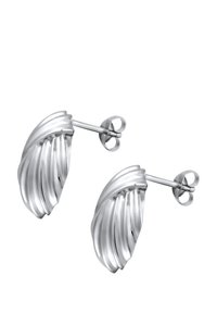 Boucles d'oreilles en argent conçues sous forme de feuille texturée avec des côtes, dotées d'un clou et d'un fermoir sécurisé. Surface lisse et réfléchissante.