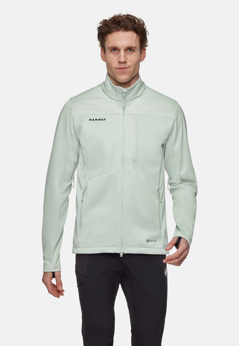 Giacca softshell verde menta con colletto alto, chiusura con zip frontale e due tasche laterali. Caratterizzata da un design elegante e aderente e dettagli con logo.