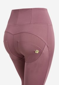 Freddy CLESSIDRA VITA ALTA TRASPIRANTI - Pantalones - dusky orchid