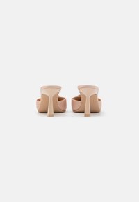 Steve Madden LUCENT - Mules de salto - nude