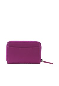 Fuchsia Leder-Wallet mit Reißverschluss, ausgestattet mit einer glatten Textur, einer Vordertasche und einem abnehmbaren Handgelenkriemen.