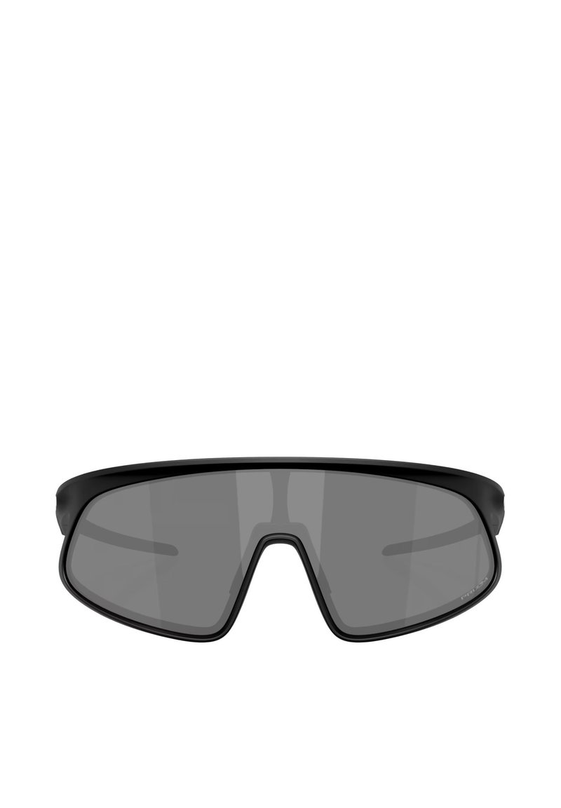 Occhiali da sole sportivi neri con grandi lenti grigie avvolgenti e un design elegante e aerodinamico. Presentano una montatura minimalista e nessun hardware visibile.