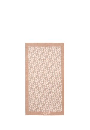 Telo da mare rettangolare beige con motivo ripetuto del logo GUESS e testo "GUESS BEACH" nella parte inferiore centrale.