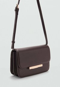 Mango Skuldertasker - brown