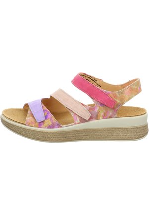 Dames sandaal met open teen, multicolor bloemenstof, verstelbare roze, beige en lavendelkleurige banden, en een gevoerde beige zool met een lage sleehak.