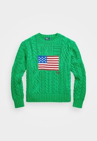 Pull en maille torsadée verte avec un patch du drapeau américain sur la poitrine et des poignets et un ourlet côtelés.