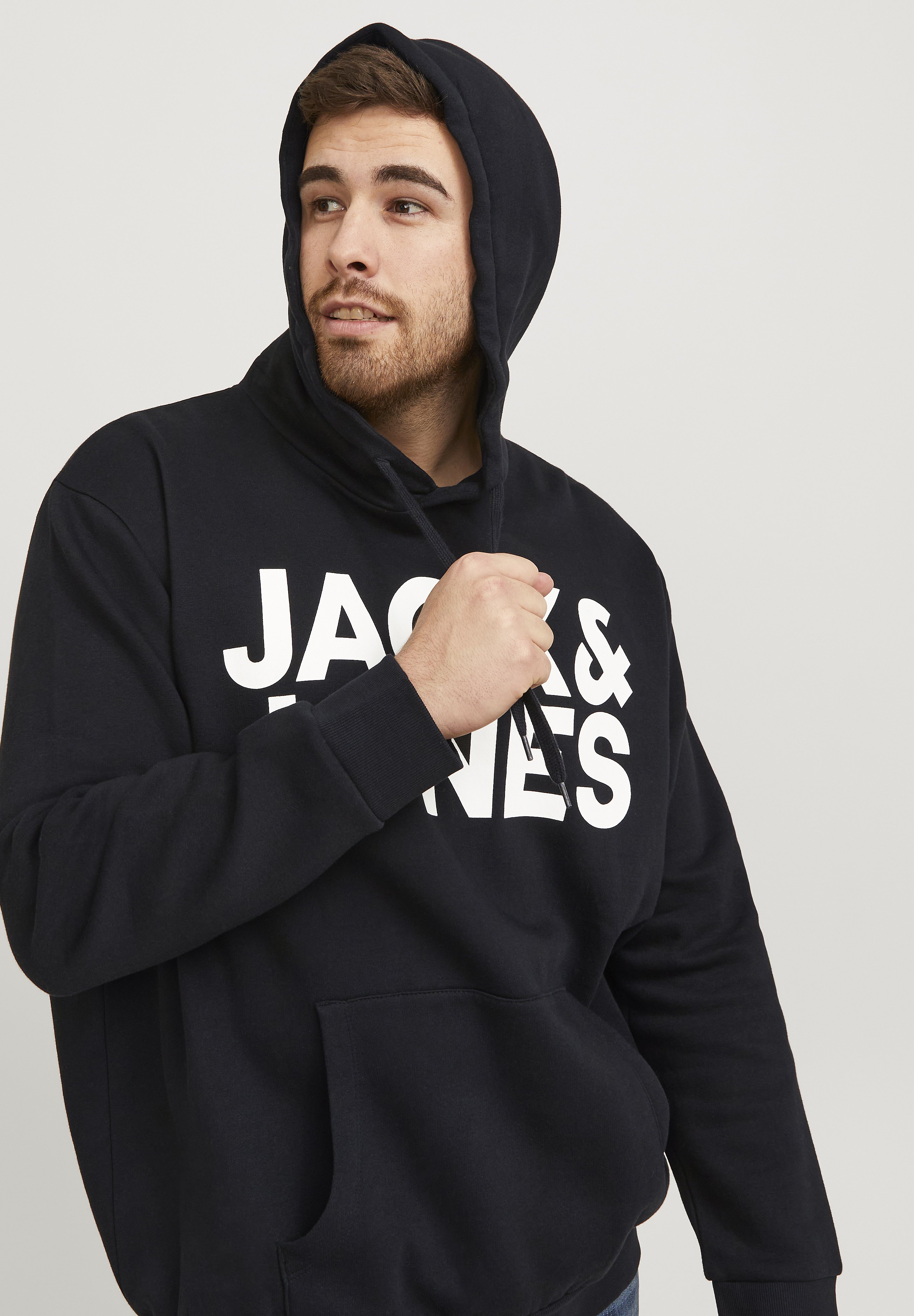 Sweats à Capuche Homme Jack & Jones Homme Hauts / Sweat Capuche JjeCorp Logo Noos Rouge - 679141 - Prêt-à-Porter Vetement Homme Sweats à Capuche Homme Jack & Jones Homme Hauts / Sweat Capuche JjeCorp Logo Noos Rouge - 679141 - Prêt-à-Porter Vetement Homme