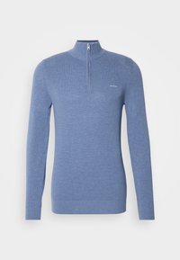 Blauer Zip-Pullover mit langen Ärmeln, aus einem strukturierten Strickstoff gefertigt. Hat eine schmale Passform und ein kleines Logo auf der Brust.