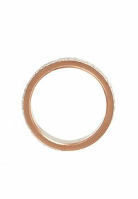 Anello rotondo con una finitura liscia in oro rosa e una banda in argento texturizzato lungo il bordo, caratterizzato da un design di cristallo scintillante.