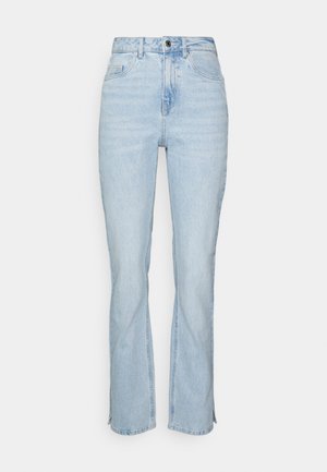 Calças de ganga azul claro com corte reto, apresentando um fecho de botão, passadores de cinto e um leve desbotamento. Sem padrões visíveis ou detalhes decorativos.