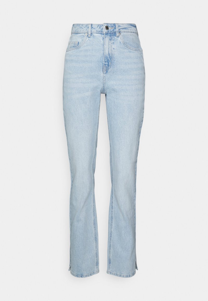 Calças de ganga azul claro com corte reto, apresentando um fecho de botão, passadores de cinto e um leve desbotamento. Sem padrões visíveis ou detalhes decorativos.