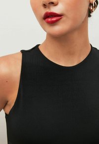 Next RACER NECK  - Glaustinukė - black