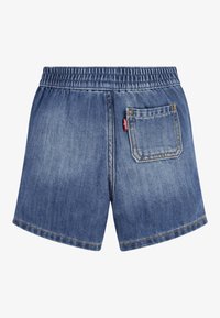 Džínové šortky v světle modré barvě s elastickým pasem. Mají zadní kapsu s tagem Levi's a akcenty prošívání. Casual, volný střih.