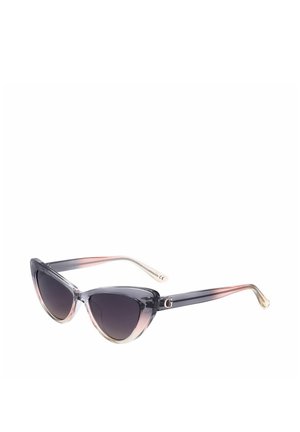 Occhiali da sole a occhio di gatto con lenti nere sfumate e montatura rosa trasparente che sfuma sul beige sulle aste.