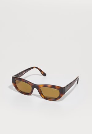 Ochelari de soare tortoise shell cu lentile polarizate maro. Formă rectangulară cu finisaj neted. Gravura "vogue" aproape de braț.