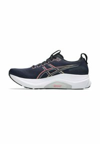 Marine blauwe sport schoen met een gestructureerde bovenkant, roze en gouden accenten, en een dikke witte tussenzool met het detail van het "4D Guidance System".