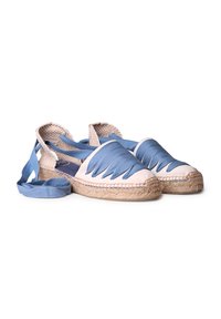 Espadrillas blu e beige con suola in juta intrecciata, cinturini in tessuto e un design con ritagli sulla parte superiore per la ventilazione.
