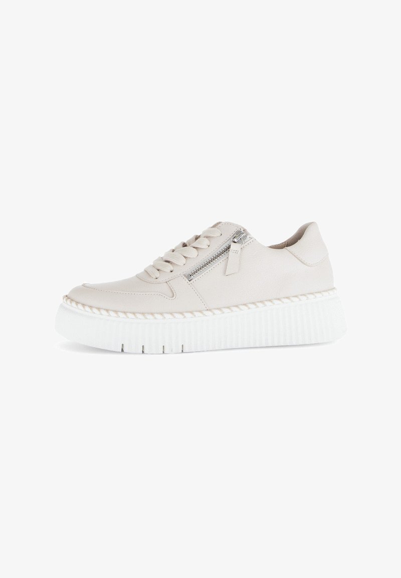 Helle beige Leder Sneaker mit einer strukturierten weißen Plateausohle, ausgestattet mit Schnürsenkeln, einem seitlichen Reißverschluss und dekorativen Nähten.