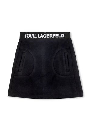 Mini-jupe noire avec une texture lisse, des poches latérales et une taille élastique de marque avec "KARL LAGERFELD" en lettres blanches.