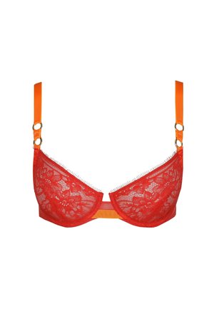 Rode kanten beha met oranje bandjes. Heeft een geschulpte kanten rand, gouden beslag en een gladde contrasterende band onder de cups.