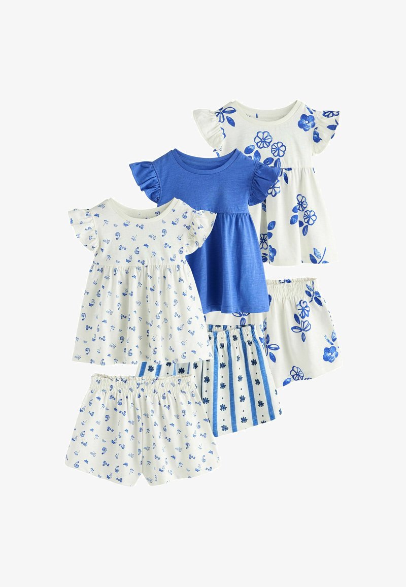 Öt darabos kisgyermek ruhaszett kék-fehér virágmintás ruhákkal és hozzáillő rövidnadrágokkal, fodros rövid ujjakkal és gumis derékpántokkal.