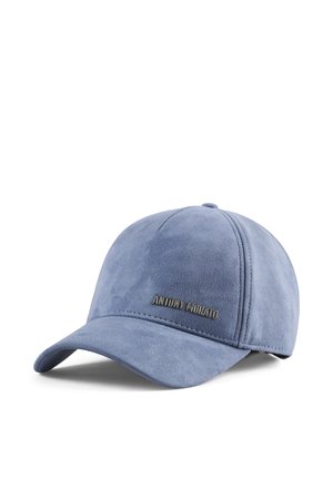 Gorra de béisbol azul de ante con visera curva y logotipo metálico "Antony Morato" en el panel frontal.